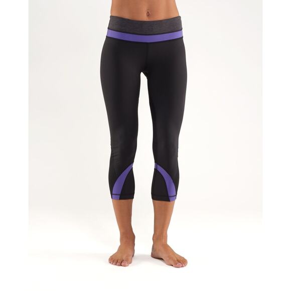 A6 Auth LULULEMON Black Blue Stripes Soulcycle Run Inspire Crop II Pants Size 6 - Picture 1 of 5